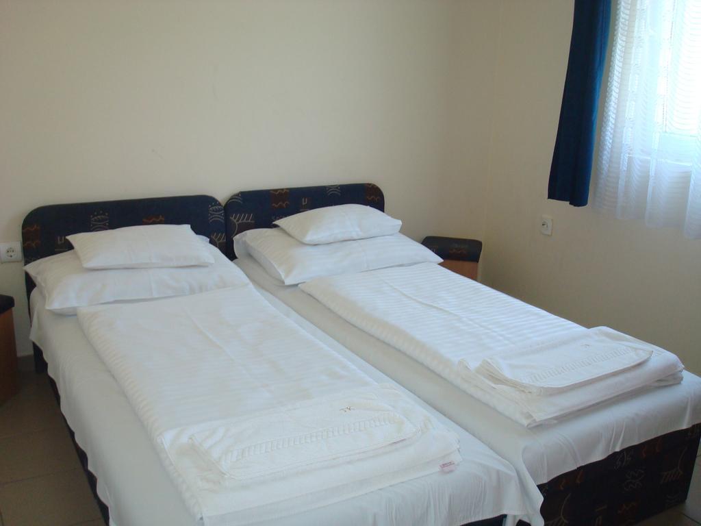 Termal Kemping Apartmanok Tiszaújváros Szoba fotó