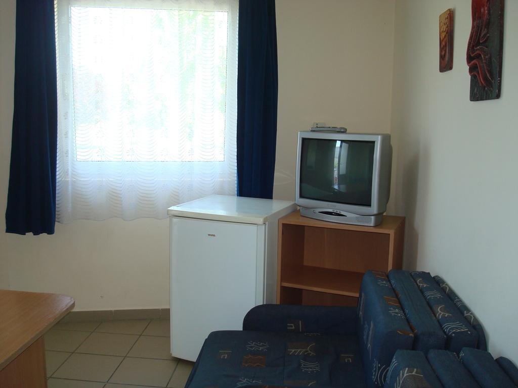 Termal Kemping Apartmanok Tiszaújváros Szoba fotó