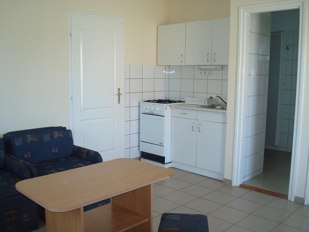 Termal Kemping Apartmanok Tiszaújváros Szoba fotó
